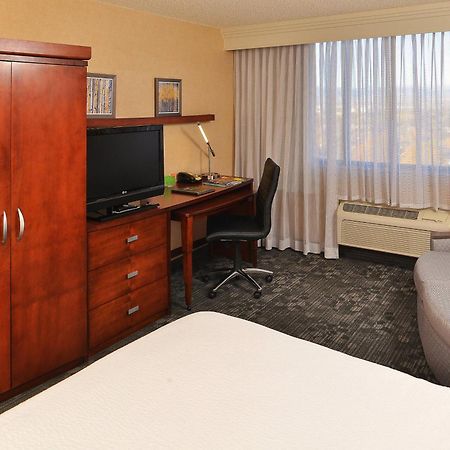 Courtyard By Marriott Denver Cherry Creek Exterior photo
