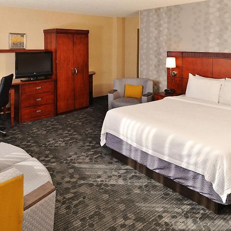 Courtyard By Marriott Denver Cherry Creek Exterior photo