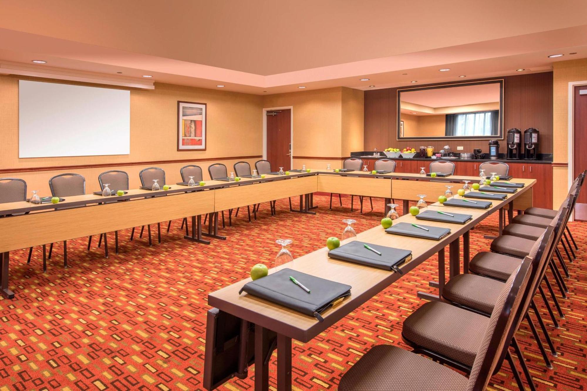 Courtyard By Marriott Denver Cherry Creek Exterior photo