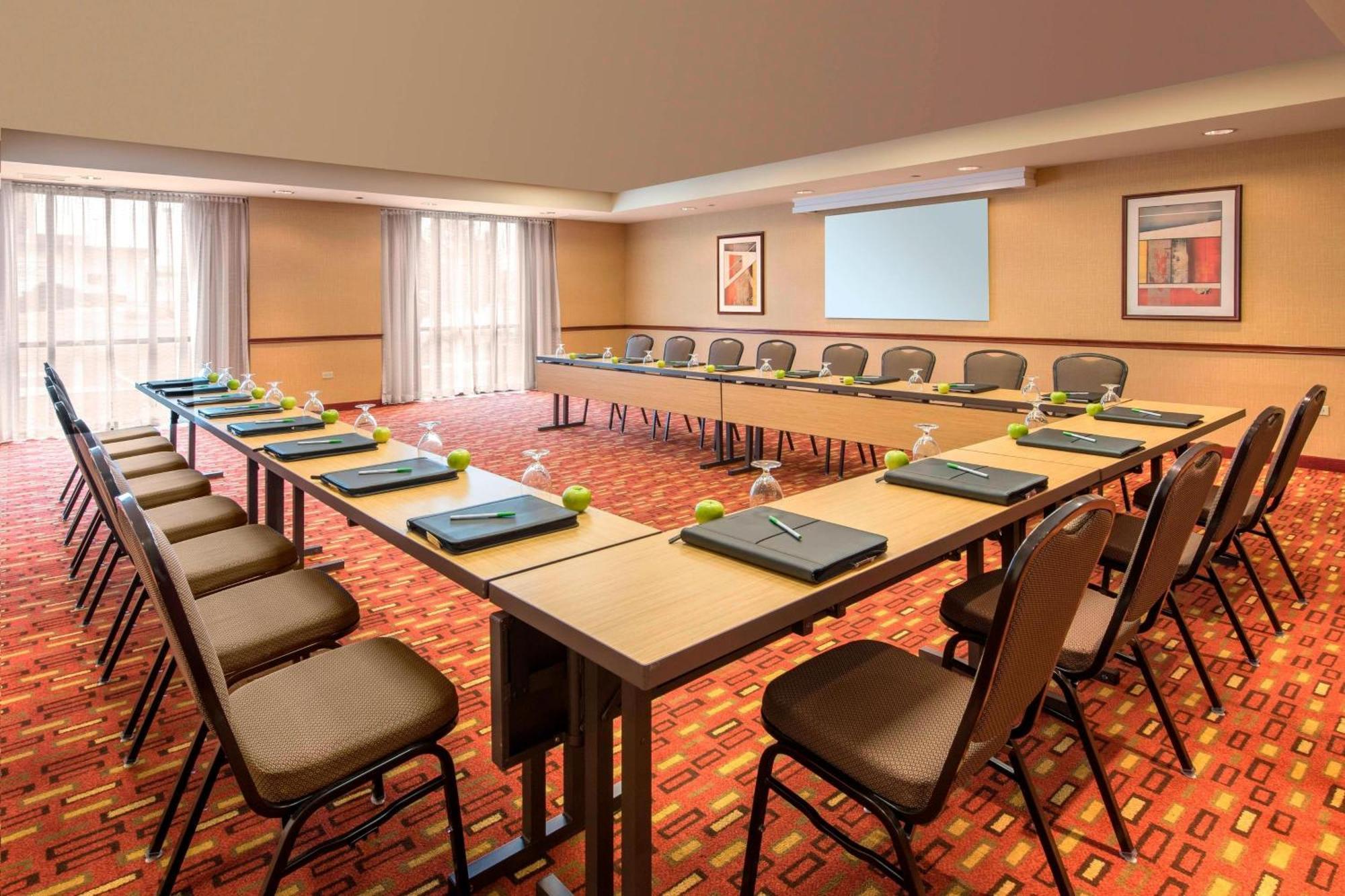 Courtyard By Marriott Denver Cherry Creek Exterior photo