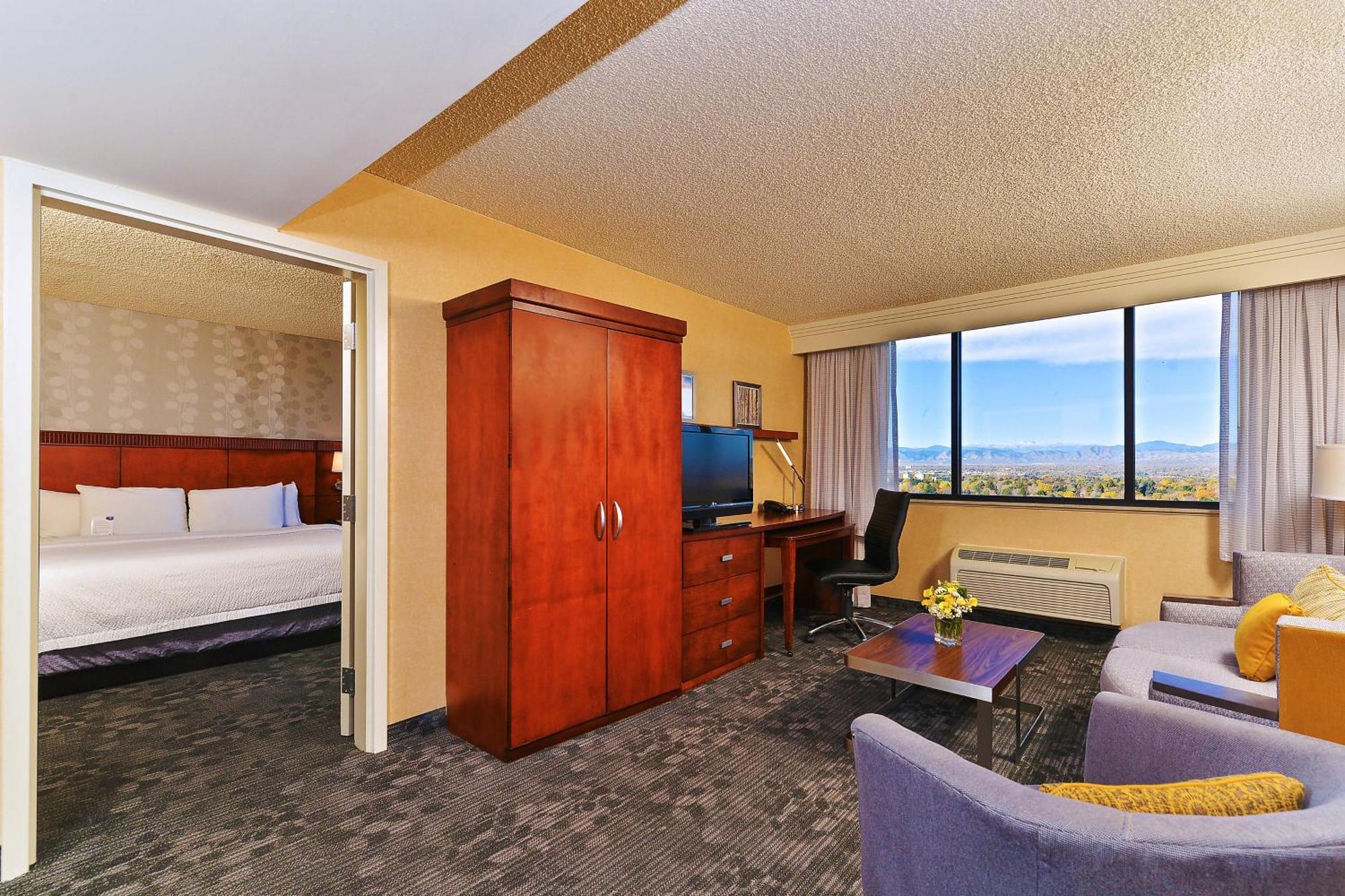 Courtyard By Marriott Denver Cherry Creek Exterior photo