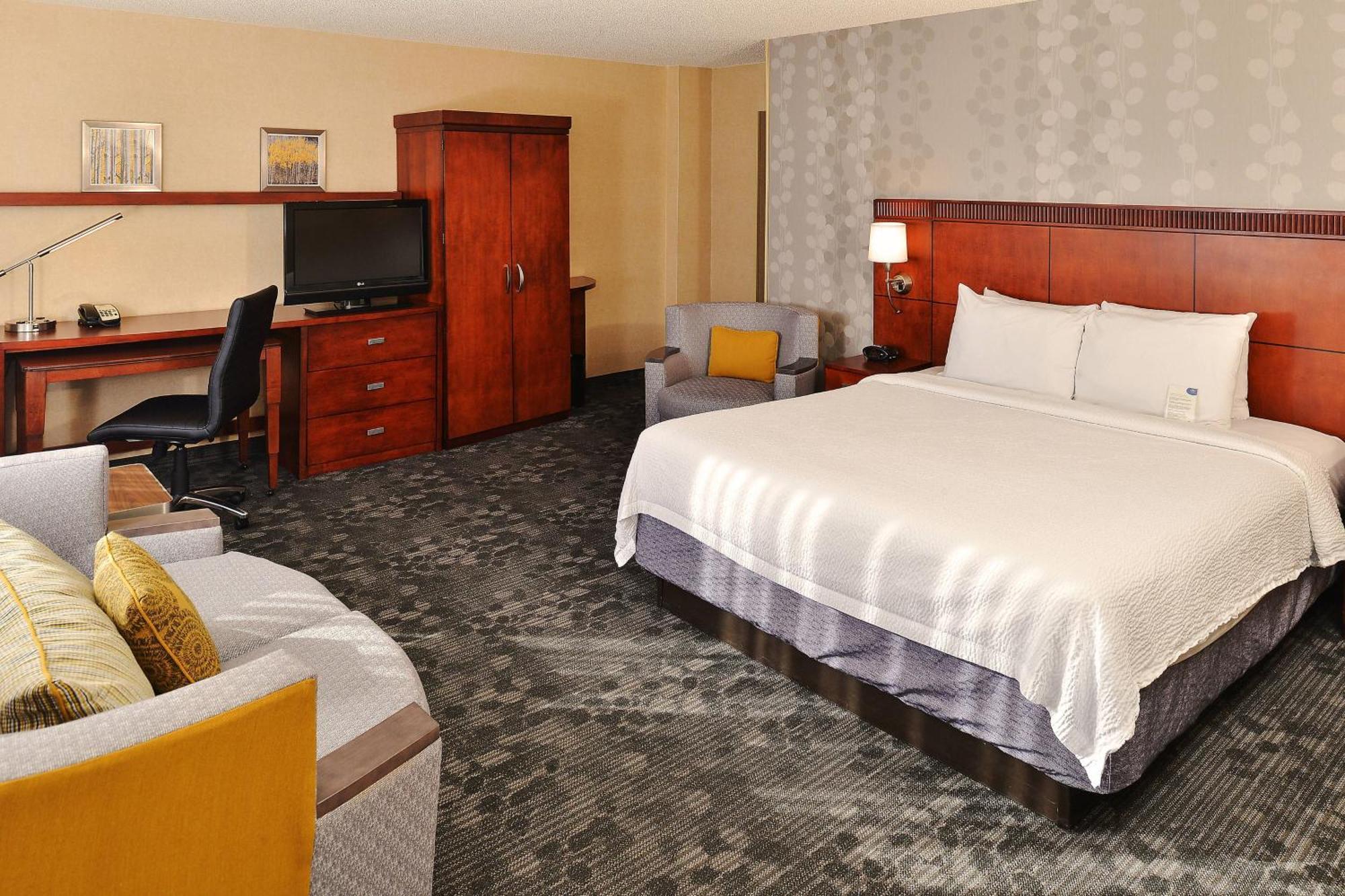 Courtyard By Marriott Denver Cherry Creek Exterior photo