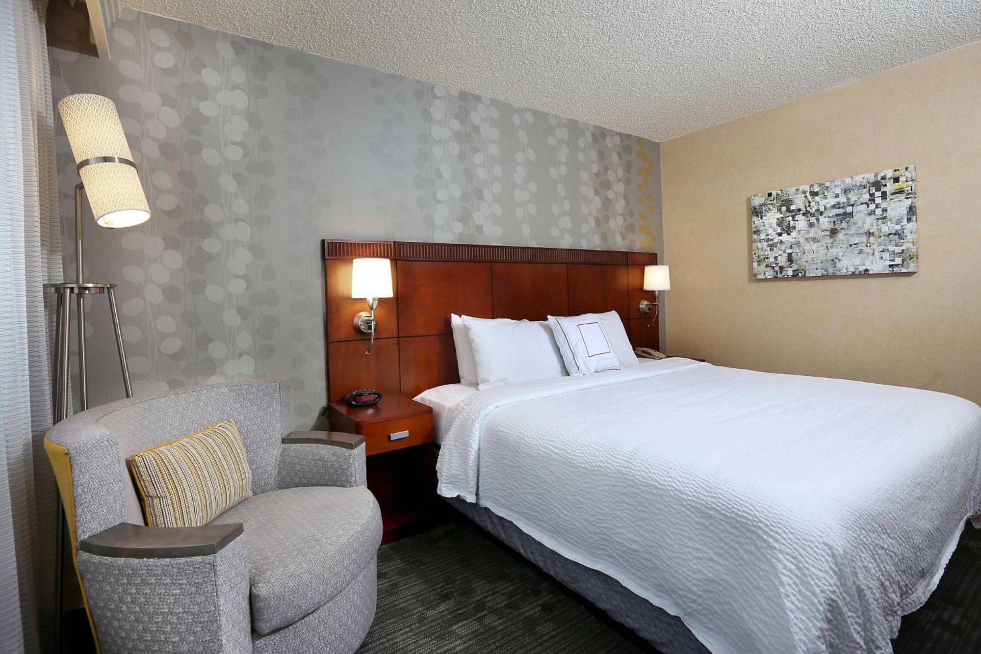 Courtyard By Marriott Denver Cherry Creek Exterior photo