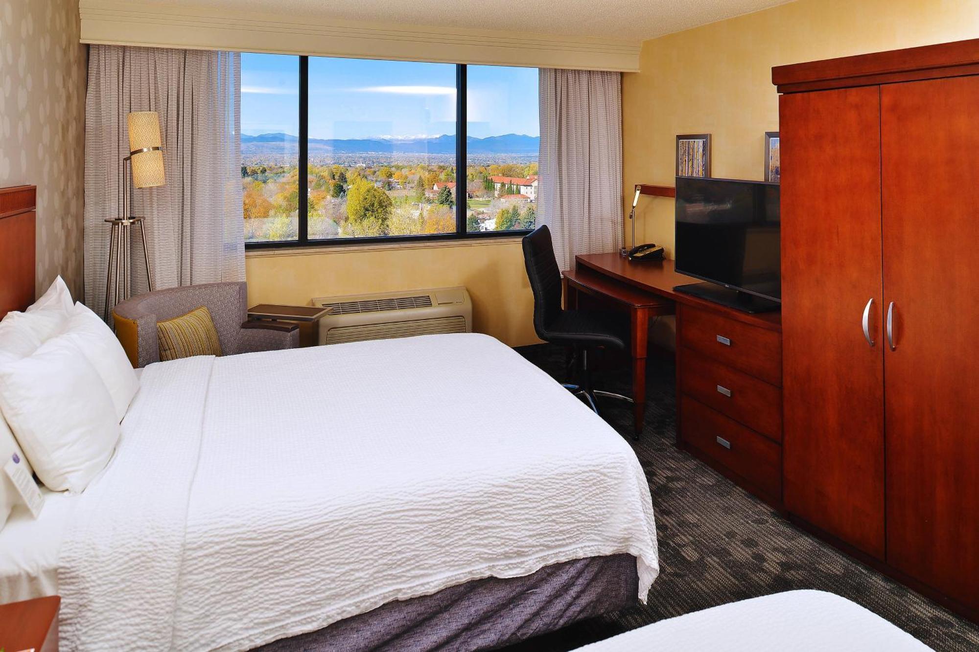 Courtyard By Marriott Denver Cherry Creek Exterior photo