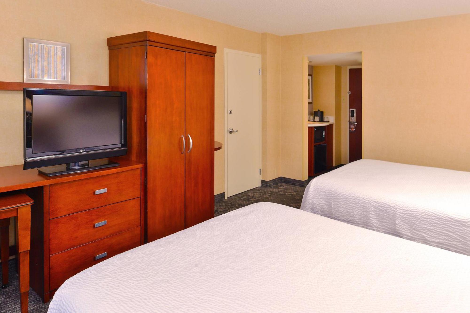 Courtyard By Marriott Denver Cherry Creek Exterior photo