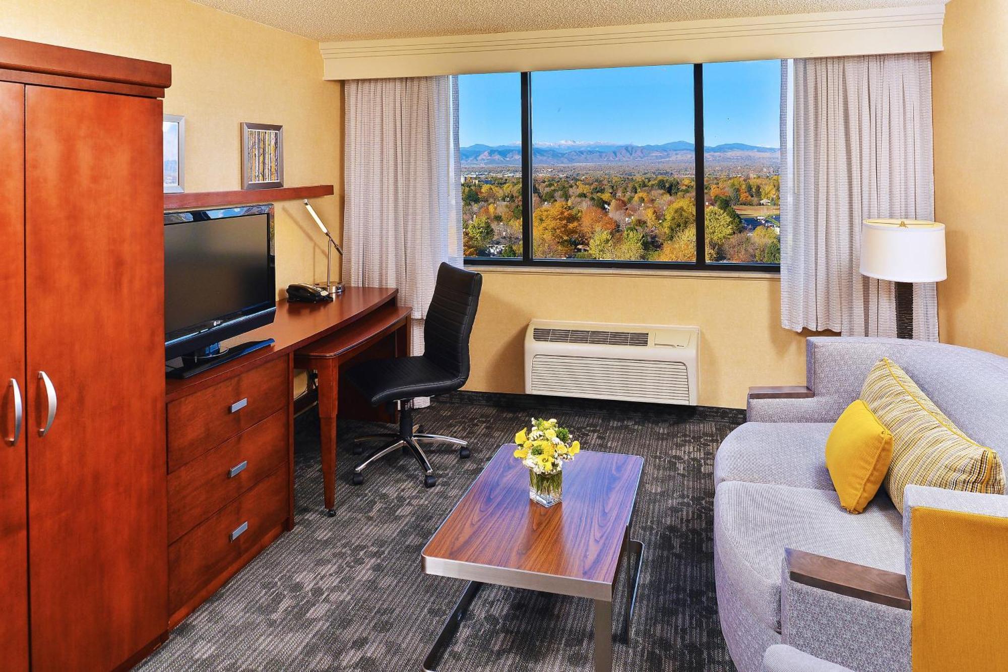 Courtyard By Marriott Denver Cherry Creek Exterior photo