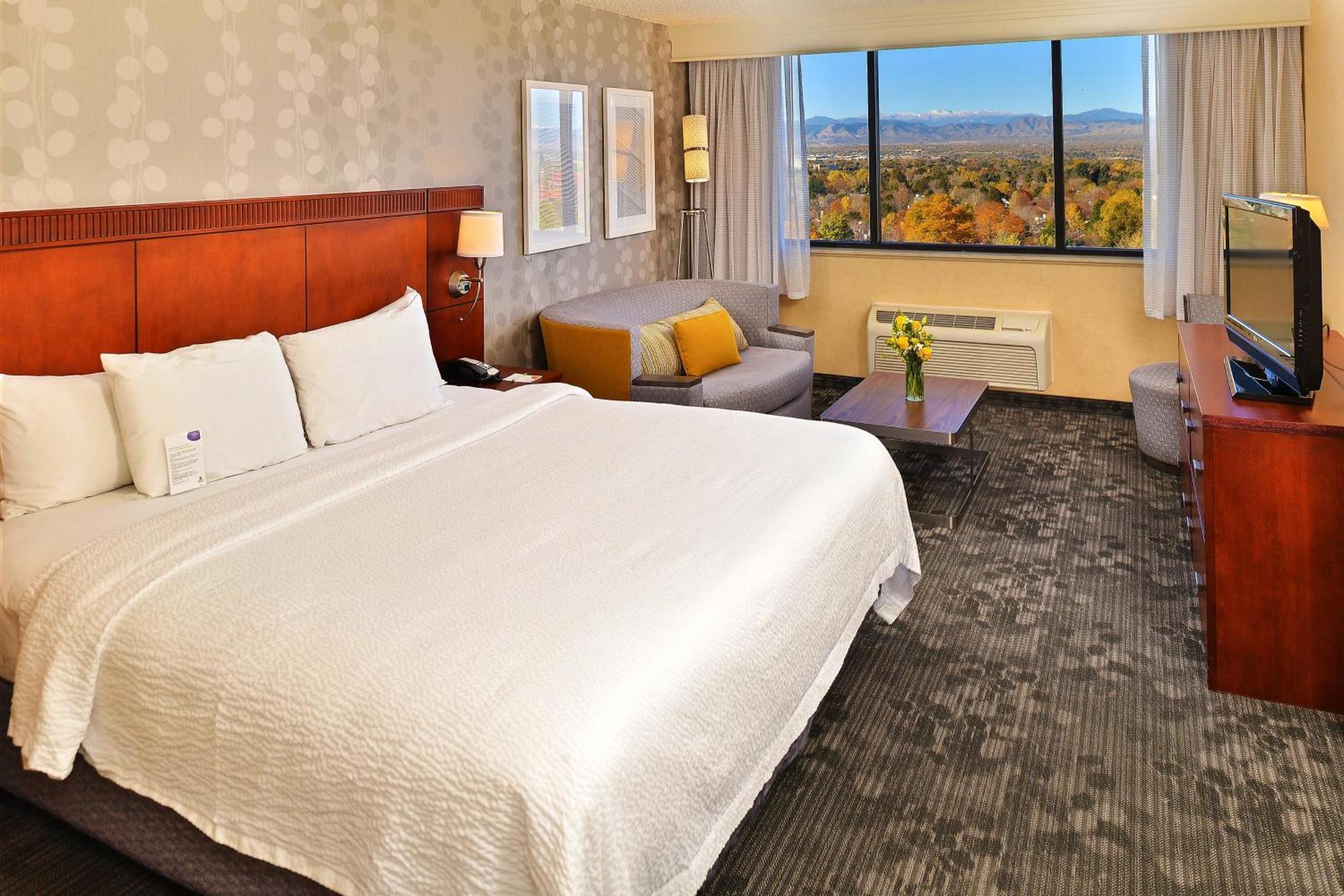 Courtyard By Marriott Denver Cherry Creek Exterior photo