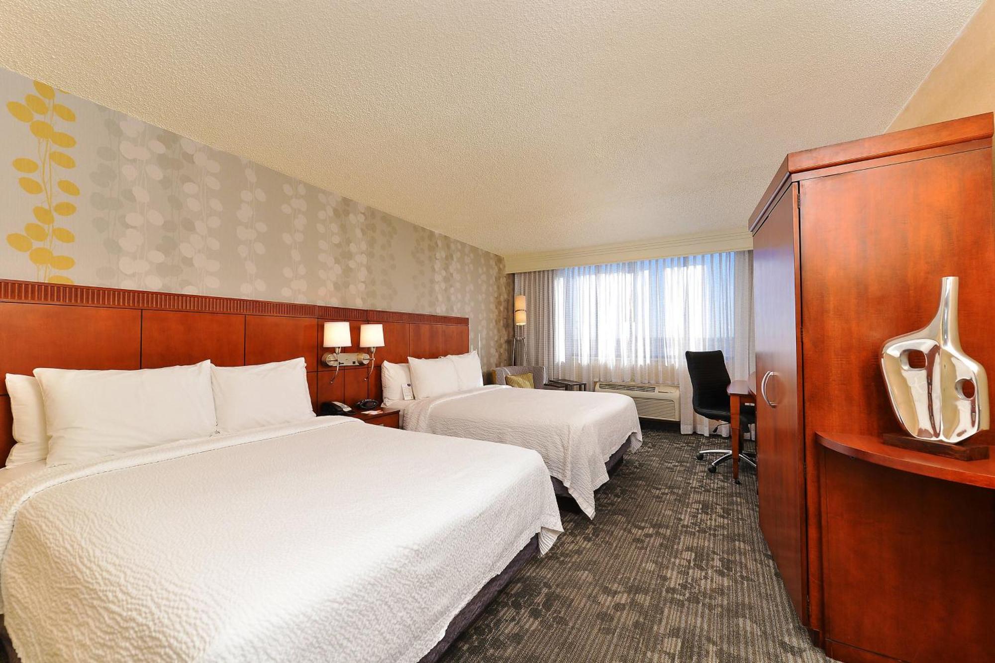 Courtyard By Marriott Denver Cherry Creek Exterior photo